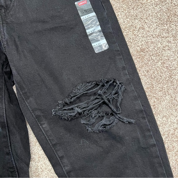 Womens Size 26in Levi’s High Waisted Mom Jeans Black Ripped - Picture 3 of 8